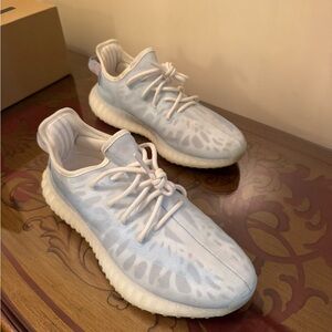Yeezy Boost 350 V2 Mono Ice Men’s 8.5 (pale blue) DRAMATIC PRICE DROP fits 8 too